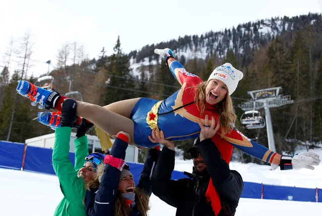 Julia Mancuso (top) of the USA wearing a “Wonder Woman” ski suit is celebrated by members of the US ski team after the FIS Alpine World Cup Women' s Downhill replacing Val d' Isere event on January 19, 2018 in Cortina d' Ampezzo, Italian Alps. Four- time Olympic medallist Julia Mancuso has announced she will retire from alpine skiing after a farewell run in the women' s World Cup downhill in Cortina d' Ampezzo. (L) Lindsey Vonn. The 33- year- old American has battled a degenerative hip problem and failed to qualify for a fifth Winter Olympics in South Korea next month. (Photo by Stefano Rellandini/Reuters)