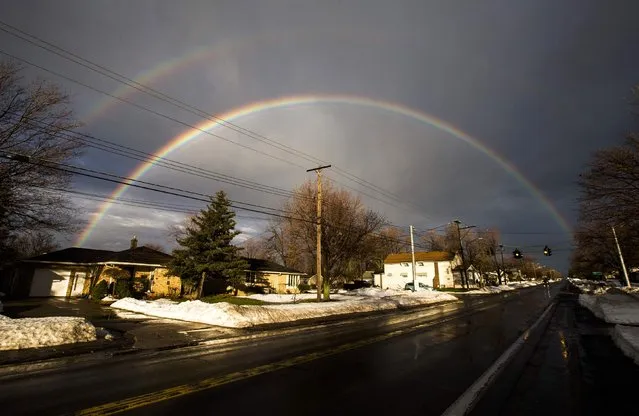 A rainbow forms over a neighbourhood following a massive snow storm in West Seneca, New York November 24, 2014. Emergency workers filled thousands of sandbags on Sunday as the area around Buffalo, New York braced for potential flooding as warming temperatures began to melt up to seven feet (2 metres) of snow. (Photo by Mark Blinch/Reuters)