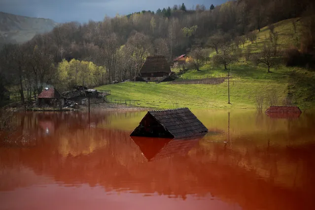 A house inundated by the Rosia Poieni copper mine near the village of Geamana, Romania, April 21, 2017. (Photo by Amos Chapple/RFE/RL)