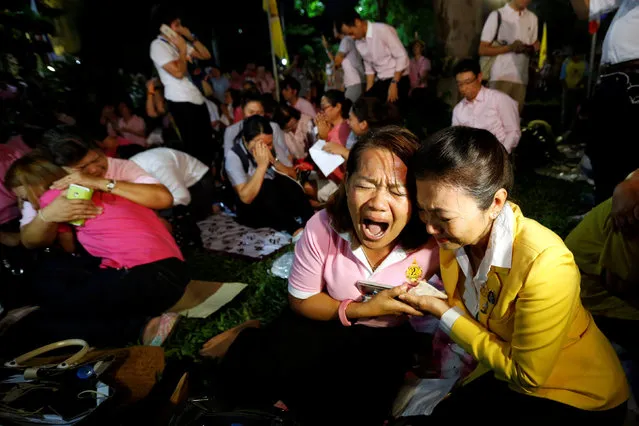 People weep after an announcement that Thailand's King Bhumibol Adulyadej has died, at the Siriraj hospital in Bangkok, Thailand, October 13, 2016. (Photo by Chaiwat Subprasom/Reuters)