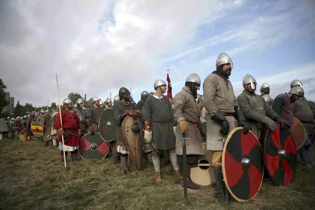 Re-enactors participate in a re-enactment of the Battle of Hastings, commemorating the 950th anniversary of the battle, in Battle, Britain October 15, 2016. (Photo by Neil Hall/Reuters)