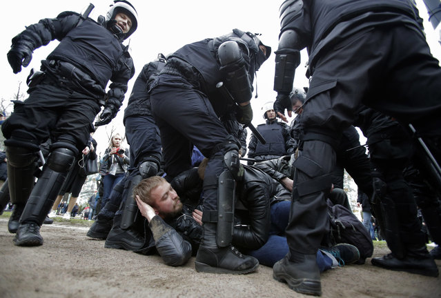 Russian police detain protesters at a demonstration against President Vladimir Putin in St. Petersburg, Russia, Saturday, May 5, 2018. Russians angered by the impending inauguration of Vladimir Putin to a new term as the country's president demonstrated throughout the country on Saturday. Police arrested hundreds, including protest organizer Alexei Navalny, the anti-corruption campaigner who is Putin's most prominent foe. (Photo by Dmitri Lovetsky/AP Photo)