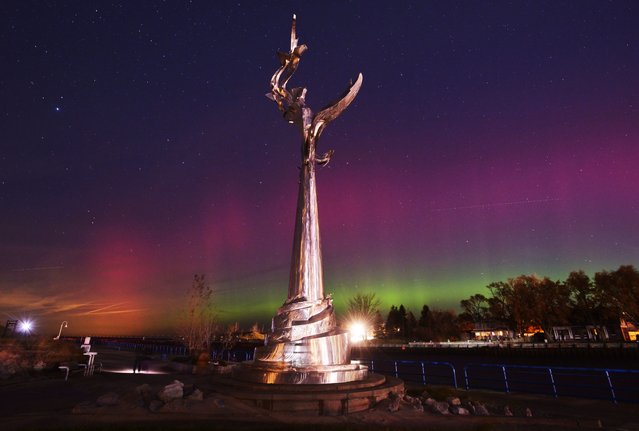 The northern lights are seen above the sculpture “And You, Seas” by sculptor Richard Hunt, Wednesday, November 12, 2025, at Silver Beach County Park in St. Joseph, Mich. (Photo by Don Campbell/The Herald-Palladium via AP Photo)
