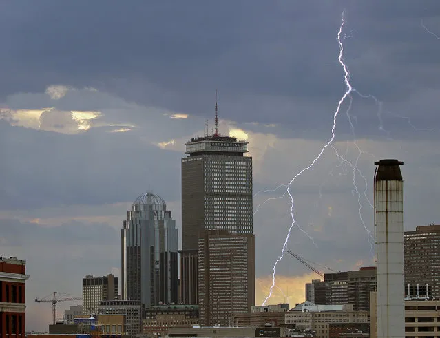 Lightning strikes near Boston's Prudential Center tower hours ago, after a line of thunderstorms pushed through on August 16, 2015. (Photo by Splash News)