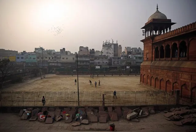 Boys play cricket next to the Jama Masjid (Grand Mosque) during early morning in the old quarters of Delhi February 17, 2015. (Photo by Ahmad Masood/Reuters)