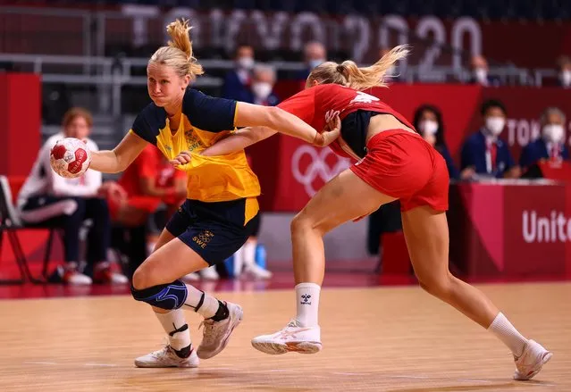 Jenny Carlson of Sweden in action with Henny Ella Reistad of Norway during the women's bronze medal handball match between Norway and Sweden of the Tokyo 2020 Olympic Games at the Yoyogi National Stadium in Tokyo on August 8, 2021. (Photo by Susana Vera/Reuters)