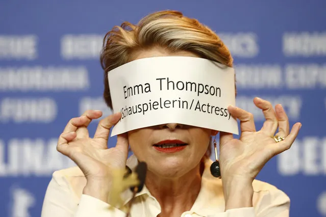Actress Emma Thompson holds her name badge in front of her face during the press conference for the film “Alone in Berlin” at the 2016 Berlinale Film Festival in Berlin, Germany, Monday, February 15, 2016. (Photo by Axel Schmidt/AP Photo)