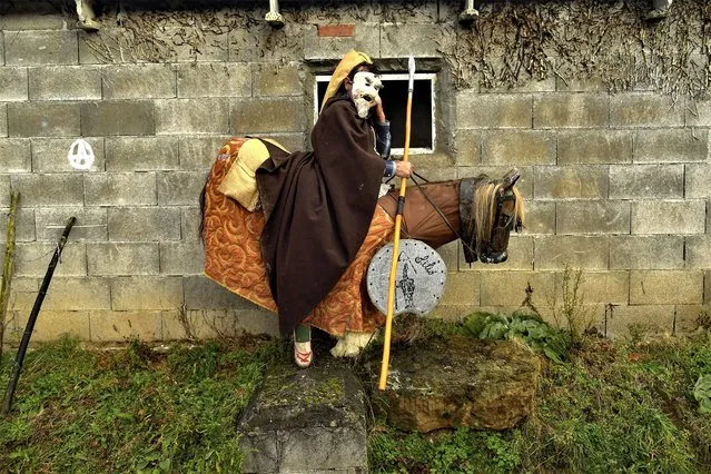 A member of the carnival group “La Vijanera de Silio” poses during the traditional ancient festival in the town of Silio, northern Spain, Saturday, January 7, 2023. (Photo by Alvaro Barrientos/AP Photo)