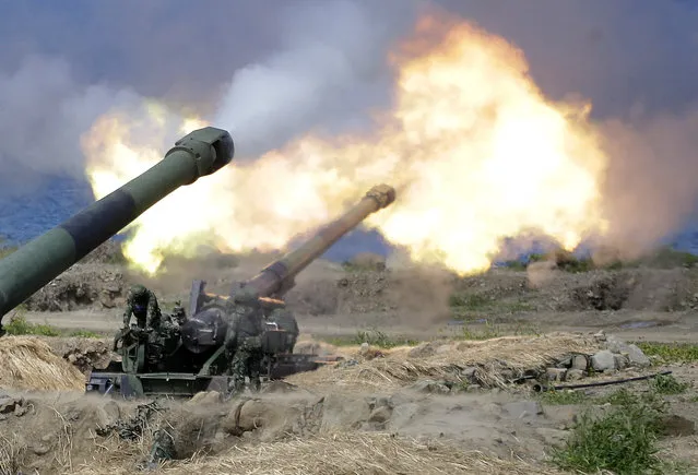 M110 self-propelled Howitzers fire during the annual Han Kuang exercises in Pingtung County, Southern Taiwan, Thursday, May 30, 2019. (Photo by Chiang Ying-ying/AP Photo)