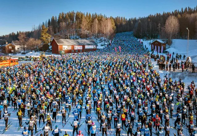 People take part in the world largest cross-country ski race Vasaloppet in Saelen, on March 6, 2022. The 98th Vasaloppet is a 90km race with more than 15000 participants. (Photo by Ulf Palm/TT News Agency via AFP Photo)