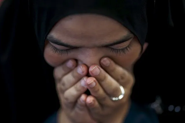 A Thai Muslim woman attends a mass prayer during Eid al-Fitr celebrations at a mosque in Bangkok, Thailand, July 17, 2015. (Photo by Athit Perawongmetha/Reuters)