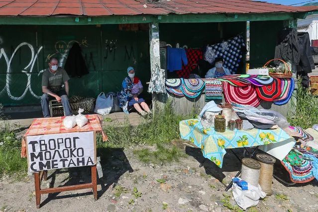 Sellers at a market in the town of Yuryevets in Ivanovo Region, Russia on June 7, 2020. The Ivanovo Region authorities allowed family walks, bicycle rides, and reopening non-food retail facilities as the lockdown restrictions are eased amid the COVID-19 coronavirus pandemic. (Photo by Vladimir Smirnov/TASS via Getty Images)