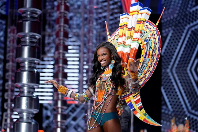 Model Leomie Anderson presents a creation during the 2017 Victoria's Secret Fashion Show in Shanghai, China, November 20, 2017. (Photo by Aly Song/Reuters)