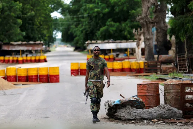 A soldier walks past a checkpoint in Bama, Borno State, Nigeria, August 31, 2016. (Photo by Afolabi Sotunde/Reuters)