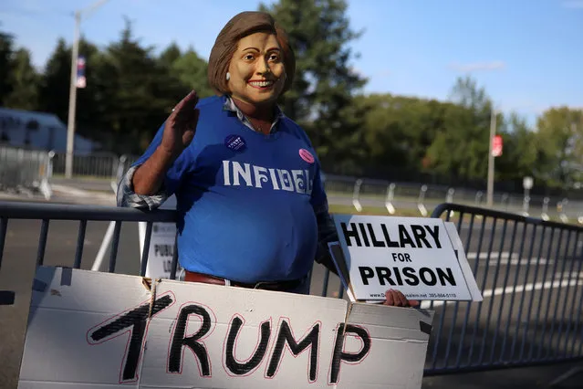 A demonstrator stands outside Hofstra University, the site of the September 26 first presidential debate between U.S. Republican nominee Donald Trump and Democratic presidential nominee Hillary Clinton, in Hempstead, New York, U.S., September 26, 2016. (Photo by Shannon Stapleton/Reuters)