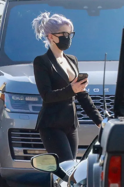 Kelly Osbourne showed off her incredible 80-pound (36kg) weight loss in skintight jeans and a low-cut top after admitting to having gastric sleeve surgery. The star, 35, confidently strutted across a car park as she headed to a meeting with producer Jeff Beacher in Malibu on Sunday, October 11, 2020. (Photo by Backgrid USA)
