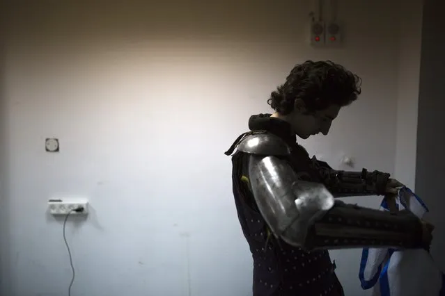 An Israeli competitor is seen at the dressing room during the “World Medieval Fighting Championship – the Israeli Challenge” in Rishon Letzion near Tel Aviv on January 22, 2015. (Photo by Amir Cohen/Reuters)