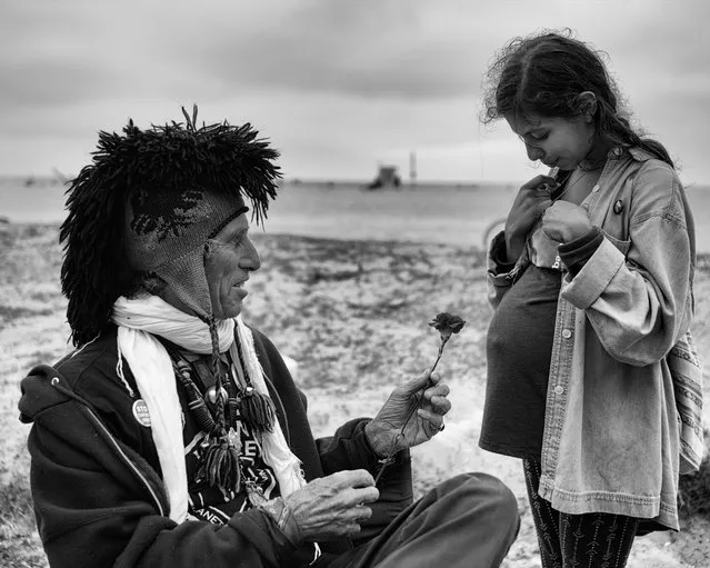 The older man, who goes by the name of “Jingles”, has been preaching for animal rights and a vegan lifestyle for many years from his booth on the Venice boardwalk. (Photo by Dotan Saguy)