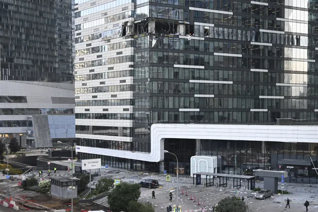 A view of a damaged office block of the Moscow International Business Center (Moskva City) following a reported drone attack in Moscow on July 30, 2023. Three Ukrainian drones were downed over Moscow early on July 30, 2023, Russia's defence ministry said, in an attack that briefly shut an international airport. While one of the drones was shot down on the city's outskirts, two others were “suppressed by electronic warfare” and smashed into an office complex. No one was injured. (Photo by Alexander Nemenov/AFP Photo)