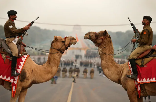 Soldiers on camel back take part in a rehearsal ahead of the Beating the Retreat ceremony in New Delhi, India January 24, 2017. (Photo by Cathal McNaughton/Reuters)