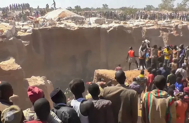 This image from video shows the scene of a gold mine collapse in the Maradi region village of Dan Issa, Niger, near the border with Nigeria Sunday November 7, 2021. At least 18 people were killed and 7 were injured in the collapse. (Photo by AP Photo/Stringer)