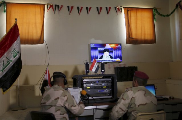 Iraqi soldiers work at a radio station at Makhmour base, Iraq April 17, 2016. (Photo by Ahmed Jadallah/Reuters)