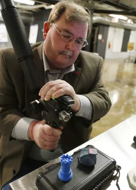 Kevin Collier scans several small models, which can then be digitally manipulated and 3D printed, at America Makes, the National Additive Manufacturing Innovation Institute in Youngstown, Ohio, March 5, 2014. (Photo by Jason Cohn/Reuters)