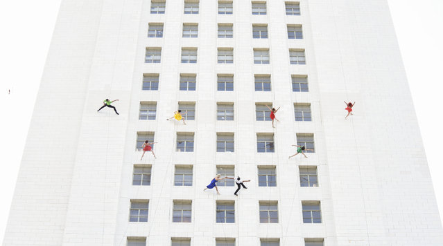 BANDALOOP aeriel dancers perform medley at “La La Land Day” in Los Angeles Proclamation at Los Angeles City Hall on April 25, 2017 in Los Angeles, California. (Photo by Rodin Eckenroth/Getty Images,)