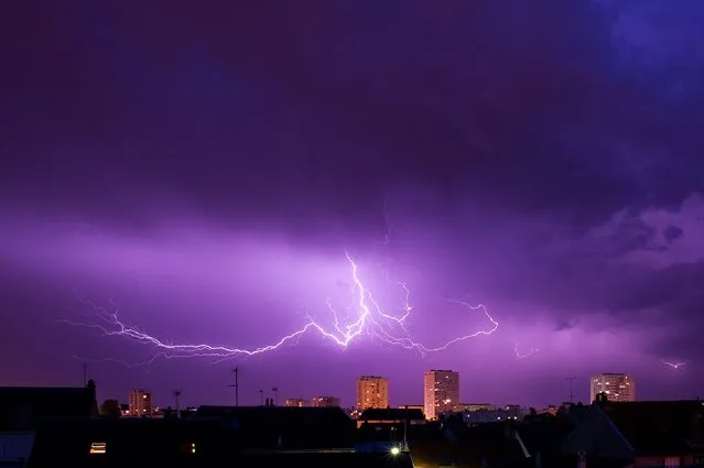 A photo taken on June 9, 2014 shows a lightning strike during a thunderstorm over the city of Tours, central France. (Photo by Guillaume Souvant/AFP Photo)