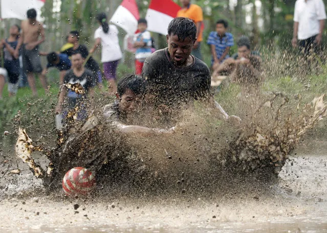 Indonesian boys play mud soccer to mark the country's 70th Independence Day in Yogyakarta, Indonesia, 17 August 2015. Indonesia gained independence from the Netherlands in 1945. (Photo by Bimo Satrio/EPA)