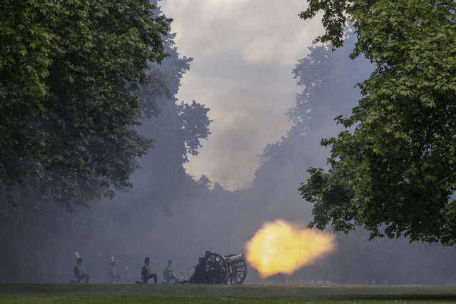 An 82 Royal Gun Salute takes place in Hyde Park on June 02, 2022 in London, England.Traditionally a 21-gun -salute has been used to mark HM Queen Elizabeth II's birthday, with 20 extra guns added when the salute is held in a Royal Park. This year marks the Queen's Platinum Jubilee, the 70th anniversary of her accession to the throne, and she will receive an 82-gun-salute in Hyde Park. Queen Elizabeth II has become the first British monarch to reach the Platinum Jubilee milestone, an occasion which will be marked by celebrations across the United Kingdom and Commonwealth. (Photo by Dan Kitwood/Getty Images)