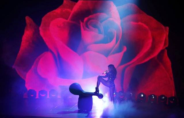 Beyonce performs a medley of songs during the 2014 MTV Video Music Awards in Inglewood, California August 24, 2014. (Photo by Lucy Nicholson/Reuters)