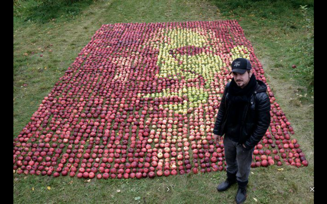 Portrait Of Steve Jobs Made With Apples