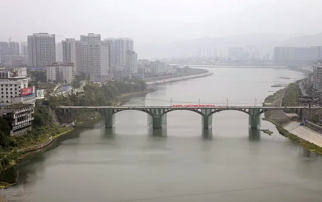 The Lishui bridge is seen before a controlled demolition in Zhangjiajie, Hunan province, China, September 8, 2015. The bridge, built in 1971, is 246.6-metre-long and 12-metre-wide. A new bridge will be built on the same location as replacement, local media reported. (Photo by Reuters/China Daily)