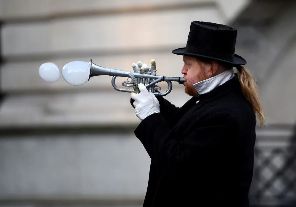 The Day in Photos – December 13, 2017