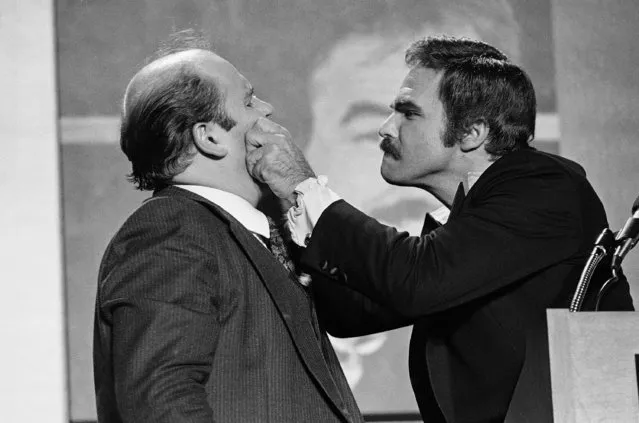 Actor Burt Reynolds, right, pinches the cheeks of comedian Dom DeLuise in Atlanta, December 2, 1977 during a “roast” of Reynolds by various celebrities. Proceeds of the event were collected to aid the victims of the Toccoa Falls dam collapse according to sponsors. (Photo by Steve Helber/AP Photo)