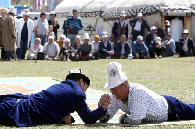 Kyrgyz men arm wrestle during the second World Nomad Games in Cholpon-Ata, 270km from Bishkek, Kyrgyzstan, 05 September 2016. Teams from Azerbaijan, Kazakhstan, Mongolia, and Tajikistan are competing among others in ethnic sport games during the cultural event that runs from 03 to 08 September. The mission of the games is to promote the revival and preservation of the historical heritage of the nomadic peoples of the world civilization. (Photo by Igor Kovalenko/EPA)