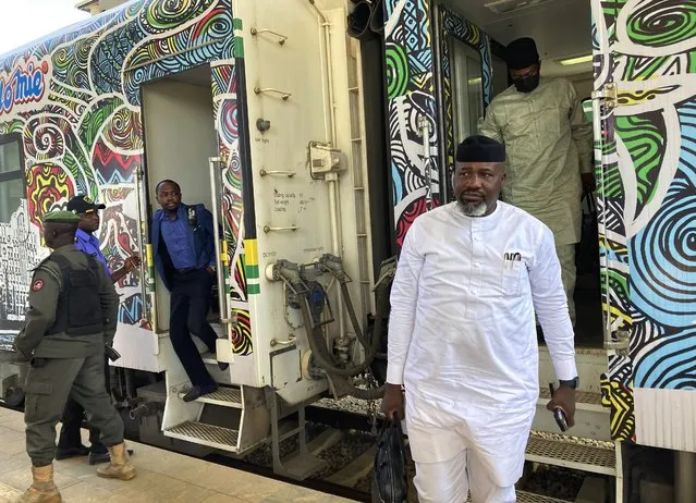 Passengers disembark from a train at the train station in Abuja, Nigeria, Monday, December 5, 2022. Train service in Nigeria's capital city resumed on Monday, eight months after assailants attacked a train with explosives and gunfire, killing seven people and abducting dozens of passengers. (Photo by Chinedu Asadu/AP Photo)