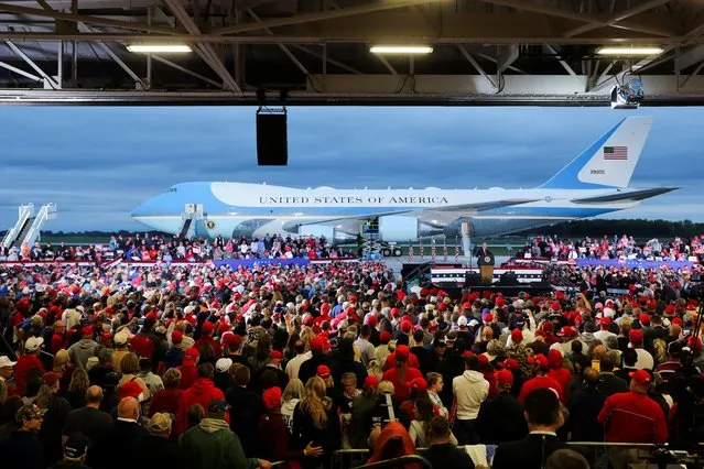 Air Force One is seen as U.S. President Donald Trump speaks during a campaign event at MBS International Airport, in Freeland, Michigan, U.S., September 10, 2020. (Photo by Jonathan Ernst/Reuters)
