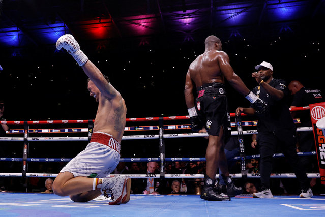 Ukraine's Oleksandr Usyk (left) celebrates winning his heavyweight world title fight against Britain's Daniel Dubois in London on July 19, 2025. (Photo by Andrew Couldridge/Action Images via Reuters)