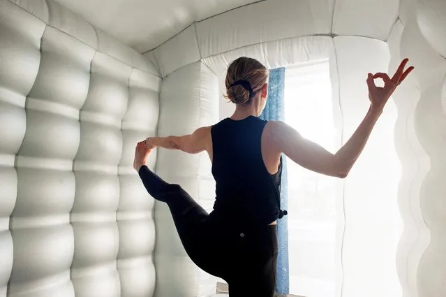 Owner and founder of YogaSpark Lauren Porat practices hot yoga in her home inside the SparkDome, an inflatable home hot yoga studio, in Larchmont, New York, U.S., December 10, 2020. (Photo by Rebecca Fudala/Reuters)