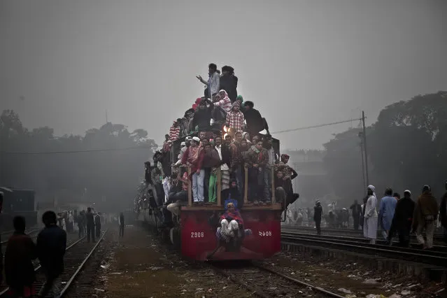 Muslim devotees arrive to Tongi on the last day of the annual Bishwa Ijtema on January 18, 2015 in Tongi, Bangladesh. The Bishwa Ijtema is the second largest gathering of Muslims in the world, after the Hajj, and is organized by World Tablig Council, which preaches teachings of Islam and prophet Mohammad. (Photo by Allison Joyce/Getty Images)