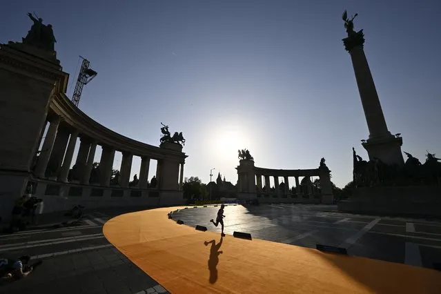 A runner competes in the men's marathon at the World Athletics Championships in Budapest, Hungary, Sunday, August 27, 2023. (Photo by Denes Erdos/AP Photo)