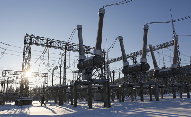 A duty electrical engineer inspects an electric switchgear at the Krasnoyarsk hydro-electric power station near the Siberian city of Krasnoyarsk, Russia, January 13, 2016. (Photo by Ilya Naymushin/Reuters)