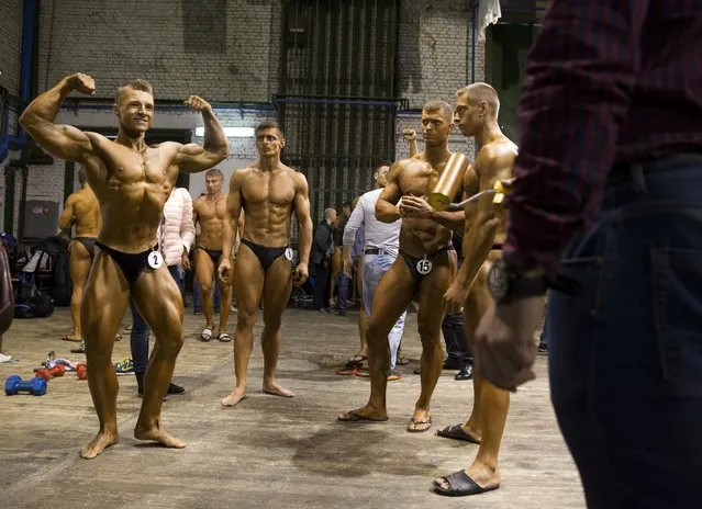 Participants prepare backstage during Belarus bodybuilding and fitness championship in Minsk April 25, 2015. (Photo by Vasily Fedosenko/Reuters)