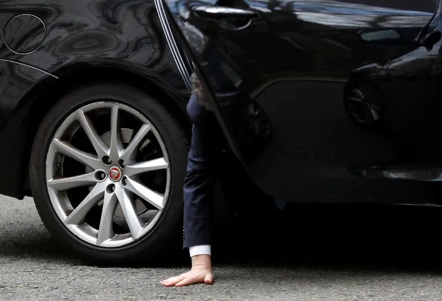 Britain's Conservative Party Chief Whip Julian Smith reaches for his dropped phone as he sits inside his car outside Downing Street in London, Britain, March 26, 2019. (Photo by Peter Nicholls/Reuters)