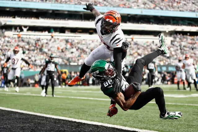 Keelan Cole #88 of the New York Jets has his touchdown catch overturned during the second quarter against the Cincinnati Bengals at MetLife Stadium on October 31, 2021 in East Rutherford, New Jersey. (Photo by Sarah Stier/Getty Images)