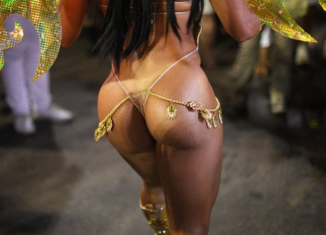 A reveller performs during the first night of carnival parade at the Sambadrome in Rio de Janeiro, Brazil on February 23, 2020. (Photo by Carl de Souza/AFP Photo)