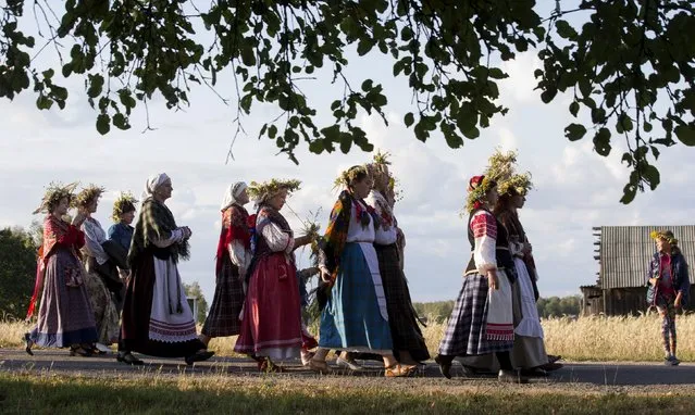 Belarussian women walk as they take part in the festival of national traditions “Piatrovski” in the village of Shipilovichi, south of Minsk, July 12, 2015. (Photo by Vasily Fedosenko/Reuters)