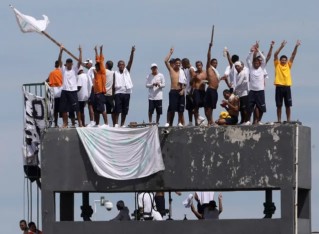 Inmates at Puraquequara's prison are seen on the roof during a riot following an outbreak of the coronavirus disease (COVID-19), in Manuas, Brazil, May 2, 2020. (Photo by Bruno Kelly/Reuters)